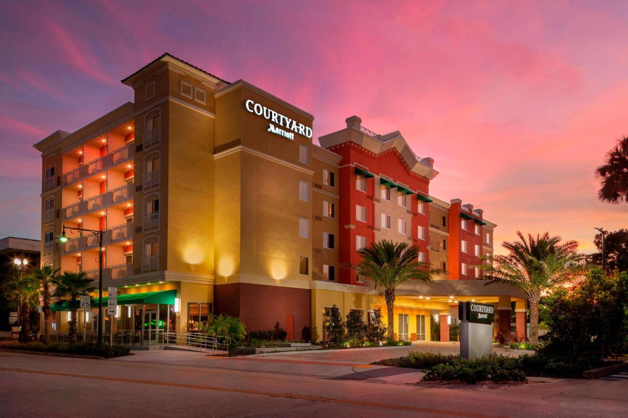 Отель Courtyard By Marriott Deland Historic Downtown Экстерьер фото